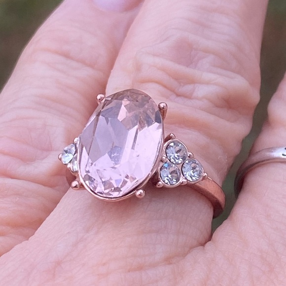 Pink Crystal rose gold plated ring with white crystal accent sz 7 - Picture 2 of 15